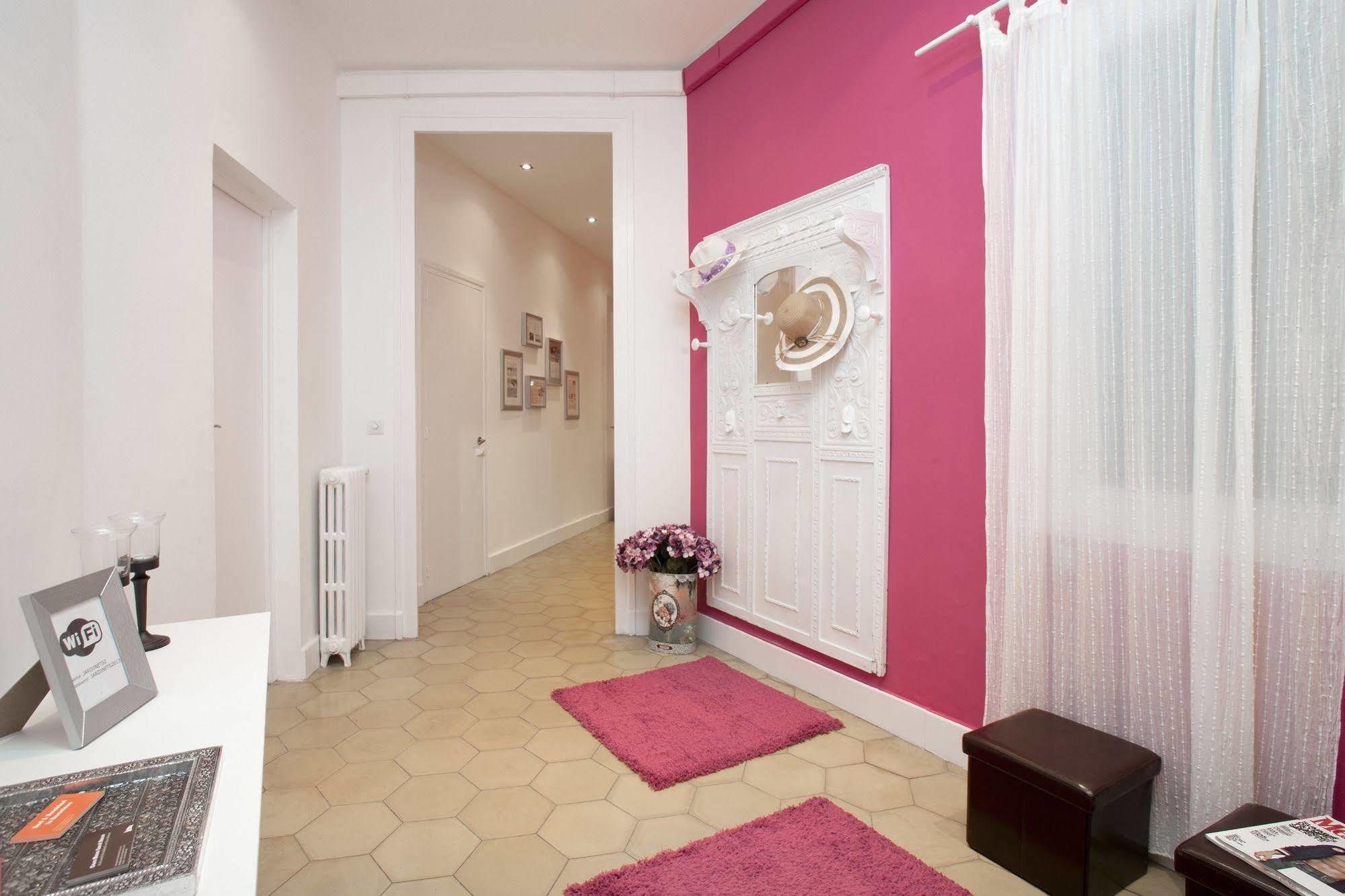 Jardinets Guest House Barcellona Esterno foto